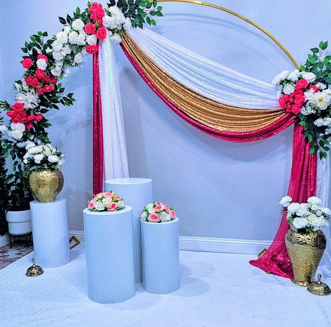 Round Arch with Pedestal Stand